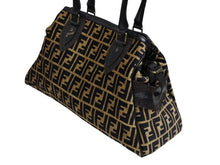 画像をギャラリービューアに読み込む, 新品同様 FENDI フェンディ ズッカ柄 ハンドバッグ AH10238 ベロア レザー ベージュ ブラック アンティークゴールド金具 中古 4b008344