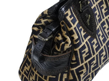 画像をギャラリービューアに読み込む, 新品同様 FENDI フェンディ ズッカ柄 ハンドバッグ AH10238 ベロア レザー ベージュ ブラック アンティークゴールド金具 中古 4b008344