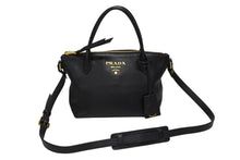 Load image into Gallery viewer, 極美品 PRADA プラダ ヴィテロダイノ 2WAY ハンドバッグ 1BA111 ブラック レザー ゴールド金具 中古 4b008637