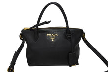 Load image into Gallery viewer, 極美品 PRADA プラダ ヴィテロダイノ 2WAY ハンドバッグ 1BA111 ブラック レザー ゴールド金具 中古 4b008637