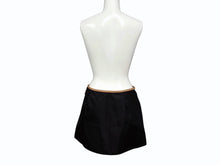 Load image into Gallery viewer, 新品未使用 PRADA プラダ レザートリムミニスカート トライアングルロゴ 21H969 ナイロン ブラック ブラウン サイズ38 中古 4b008815