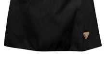 Load image into Gallery viewer, 新品未使用 PRADA プラダ レザートリムミニスカート トライアングルロゴ 21H969 ナイロン ブラック ブラウン サイズ38 中古 4b008815
