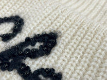 画像をギャラリービューアに読み込む, 極美品 CHANEL シャネル カシミヤ ニットキャップ ビーニー ニット帽 アイボリー ブラック ビーズ 中古 4b008823