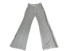 Load image into Gallery viewer, 極美品 CELINE セリーヌ トラックスーツパンツ ベルベットジャージー サイズS RP066748Q グレー ネイビー アイボリー 中古 4b008853