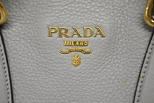 画像をギャラリービューアに読み込む, PRADA プラダ トートバッグ ブランドロゴ 1BG043 ルーマニア製 レザー グレー ゴールド金具 美品 中古 4b009063