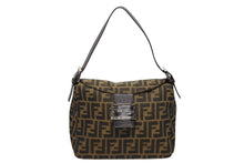 画像をギャラリービューアに読み込む, 極美品 FENDI フェンディ マンマバケット ワンショルダーバッグ ズッカ柄 ブラウン キャンバス レザー シルバー金具 中古 4b009111