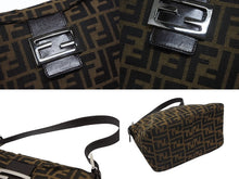 画像をギャラリービューアに読み込む, 極美品 FENDI フェンディ マンマバケット ワンショルダーバッグ ズッカ柄 ブラウン キャンバス レザー シルバー金具 中古 4b009111