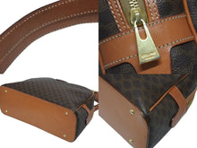 Load image into Gallery viewer, CELINE セリーヌ ヴィンテージ ハンドバッグ カバン ハンドバック 半月型 マカダム ゴールド金具 ブラウン 美品 中古 4b009127