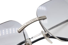 Load image into Gallery viewer, CHANEL シャネル リムレス サングラス 4085 c.124/8G サイズ62□15 120 カメリア ココマーク グレー 美品 中古 4b009146