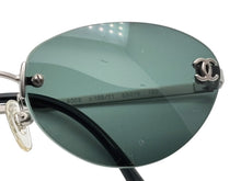 画像をギャラリービューアに読み込む, 極美品 CHANEL シャネル リムレス サングラス 4003 c.103/71 サイズ53□19 130 ココマーク シルバー グリーン 中古 4b009155