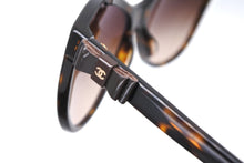 画像をギャラリービューアに読み込む, CHANEL シャネル ウェリントン サングラス 5281-Q-A c.714/S5 サイズ58□16 140 ココマーク リボン べっ甲カラー 美品 中古 4b009175