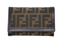 画像をギャラリービューアに読み込む, 極美品 FENDI フェンディ 二つ折り財布 コンパクトウォレット 31052 ズッカ柄 総柄 ブラウン シルバー金具 中古 4b009181