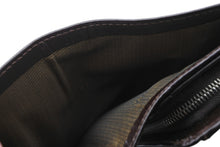 画像をギャラリービューアに読み込む, 極美品 FENDI フェンディ 二つ折り財布 コンパクトウォレット 31052 ズッカ柄 総柄 ブラウン シルバー金具 中古 4b009181