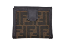 画像をギャラリービューアに読み込む, FENDI フェンディ ズッカ柄 二つ折り財布 コンパクトウォレット イタリア製 キャンバス レザー ブラウン 美品 中古 4b009184