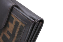 画像をギャラリービューアに読み込む, FENDI フェンディ ズッカ柄 二つ折り財布 コンパクトウォレット イタリア製 キャンバス レザー ブラウン 美品 中古 4b009184