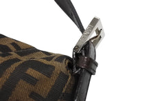 画像をギャラリービューアに読み込む, FENDI フェンディ マンマバケット ワンショルダーバッグ ズッカ柄 ブラウン キャンバス レザー シルバー金具 美品 中古 4b009230