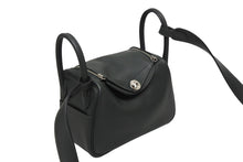 Load image into Gallery viewer, 新品未使用 HERMES エルメス ハンドバッグ リンディミニ カーキ シルバー金具 ヴォースイフト W刻印 中古 4b009364