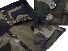Load image into Gallery viewer, 極美品 CHROME HEARTS クロムハーツ Devil Dog Shorts デビルドッグ カーゴショーツ サイズ31 CHクロスパッチ カモフラ柄 中古 4b009472