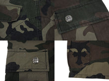 Load image into Gallery viewer, 極美品 CHROME HEARTS クロムハーツ Devil Dog Shorts デビルドッグ カーゴショーツ サイズ31 CHクロスパッチ カモフラ柄 中古 4b009472