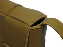 画像をギャラリービューアに読み込む, 新品同様 BOTTEGAVENETA ボッテガヴェネタ キャンディカセット ショルダーバッグ マキシイントレチャート ブラウン 中古 4b009557