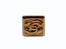 画像をギャラリービューアに読み込む, 極美品 CHANEL シャネル ココマーク ピアス 重量約2.0g 02A刻印 ターンロック マットゴールド メタル GP 両耳用 中古 4b009594