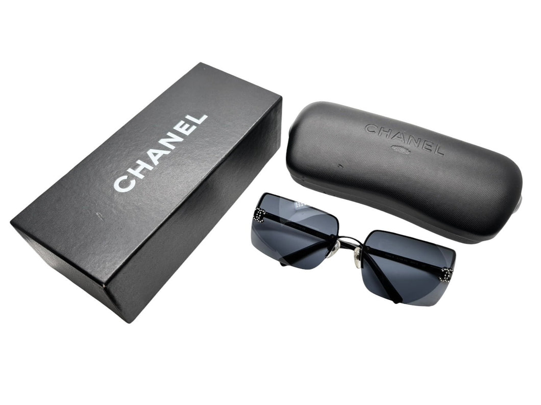 極美品 CHANEL シャネル ハーフリム サングラス アイウェア 4092-B c.126/6G 6215 サイズ120 ココマーク ブラック 中古 4b009610