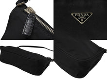 画像をギャラリービューアに読み込む, PRADA プラダ ハンドバッグ アクセサリーポーチ トライアングルロゴ イタリア製 ナイロン ブラック シルバー金具 美品 中古 4b009645