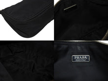 画像をギャラリービューアに読み込む, PRADA プラダ ハンドバッグ アクセサリーポーチ トライアングルロゴ イタリア製 ナイロン ブラック シルバー金具 美品 中古 4b009645