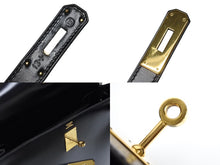 Load image into Gallery viewer, 極美品 HERMES エルメス ケリー32 外縫い ブラック ○W刻印 カーフスキン ゴールド金具 ハンドバッグ 2WAY 中古 4b009649