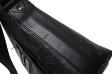 画像をギャラリービューアに読み込む, LOUIS VUITTON ルイヴィトン モノグラム エクリプス オディセ メッセンジャーPM ショルダーバッグ M44223 ブラック 美品 中古 4b009676