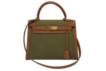 Load image into Gallery viewer, 極美品 HERMES エルメス KELLY ケリー28 2WAY ハンドバッグ クシュベル トワルアッシュ ゴールド カーキ ゴールド金具 〇X刻印 中古 4b009700