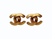 画像をギャラリービューアに読み込む, 極美品 CHANEL シャネル ヴィンテージ ココマーク ピアス 重量約5.0g 00T刻印 マットゴールド メタル GP 両耳用 中古 4b009794