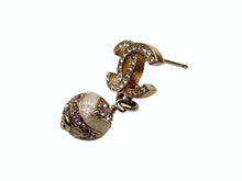 画像をギャラリービューアに読み込む, 極美品 CHANEL シャネル ココマーク ぶら下がりピアス 重量約6.0g C23K刻印 ラインストーン メタル レジン GP 両耳用 中古 4b009795