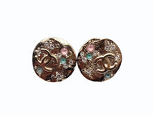 画像をギャラリービューアに読み込む, 極美品 CHANEL シャネル ココマーク ラウンドピアス 重量約4g 16P刻印 ラインストーン カラーストーン ゴールド メタル GP 両耳用 中古 4b009797