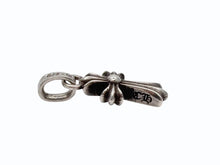 Load image into Gallery viewer, CHROME HEARTS クロムハーツ CHクロス ベビーファット チャーム ペンダントトップ 重量2.0g シルバー 2004/.925刻印 美品 中古 4b009932