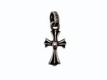 Load image into Gallery viewer, CHROME HEARTS クロムハーツ CHクロス ベビーファット チャーム ペンダントトップ 重量2.1g シルバー 2004/.925刻印 美品 中古 4b009922