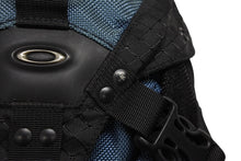画像をギャラリービューアに読み込む, OAKLEY オークリー Mini Icon Backpack アイコン ミニバックパック リュック ブラック ブルー テック ナイロン メタルロゴ 美品 中古 4b009995