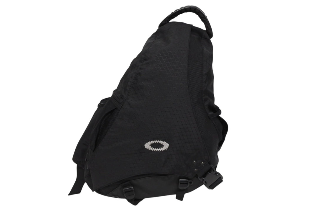OAKLEY オークリー SLING BAG スリングバッグ ワンショルダーバッグ ナイロン ブラック メタルロゴ 刺繍ロゴ 美品 中古 4b009998