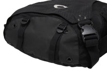 Load image into Gallery viewer, OAKLEY オークリー SLING BAG スリングバッグ ワンショルダーバッグ ナイロン ブラック メタルロゴ 刺繍ロゴ 美品 中古 4b009998