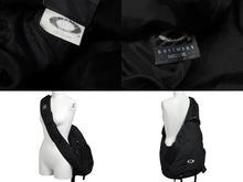 Load image into Gallery viewer, OAKLEY オークリー SLING BAG スリングバッグ ワンショルダーバッグ ナイロン ブラック メタルロゴ 刺繍ロゴ 美品 中古 4b009998