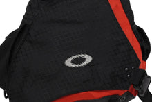 Load image into Gallery viewer, OAKLEY オークリー SLING BAG スリングバッグ ワンショルダーバッグ ナイロン レッド ブラック メタルロゴ 刺繍ロゴ 美品 中古 4b009999