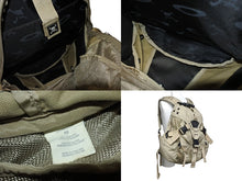 画像をギャラリービューアに読み込む, OAKLEY オークリー Icon Backpack 2.0 アイコン バックパック 2.0 テック ナイロン メタルロゴ ベージュ ブラック 美品 中古 4b010000