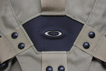 画像をギャラリービューアに読み込む, OAKLEY オークリー Icon Backpack 2.0 アイコン バックパック 2.0 テック ナイロン メタルロゴ ベージュ ブラック 美品 中古 4b010000