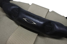 画像をギャラリービューアに読み込む, OAKLEY オークリー Icon Backpack 2.0 アイコン バックパック 2.0 テック ナイロン メタルロゴ ベージュ ブラック 美品 中古 4b010000