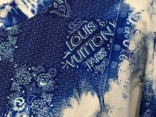 Load image into Gallery viewer, LOUIS VUITTON ルイヴィトン 22SS 半袖Tシャツ RM222M NPG HNY26W サイズM モノグラム ブルー ホワイト ペイズリー柄 総柄 美品 中古 4b010006