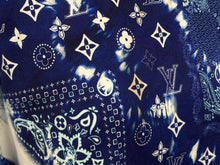 Load image into Gallery viewer, LOUIS VUITTON ルイヴィトン 22SS 半袖Tシャツ RM222M NPG HNY26W サイズM モノグラム ブルー ホワイト ペイズリー柄 総柄 美品 中古 4b010006
