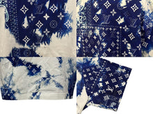 Load image into Gallery viewer, LOUIS VUITTON ルイヴィトン 22SS 半袖Tシャツ RM222M NPG HNY26W サイズM モノグラム ブルー ホワイト ペイズリー柄 総柄 美品 中古 4b010006