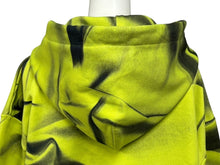 Load image into Gallery viewer, LOUIS VUITTON ルイヴィトン 23AW プルオーバーパーカー RM232M ZE5 HPY20W サイズM ライムグリーン プリント 美品 中古 4b010008