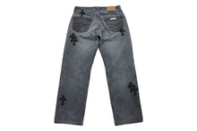 Load image into Gallery viewer, CHROME HEARTS クロムハーツ セメタリー クロスパッチ デニム パンツ リーバイス LEVI`S 501 サイズ31 ブラック 美品 中古 4b010029