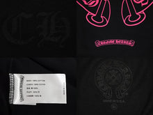 Load image into Gallery viewer, 新品未使用 CHROME HEARTS クロムハーツ 長袖Tシャツ サイズXL ホースシュー フローラルクロス プリント ブラック ピンク 中古 4b010033